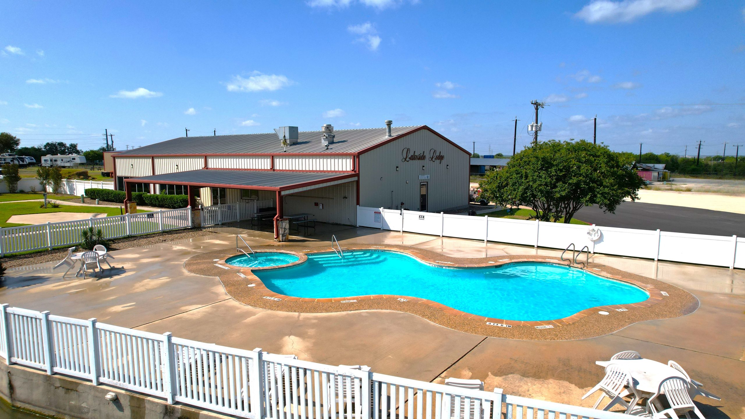 amenities : swimming pool